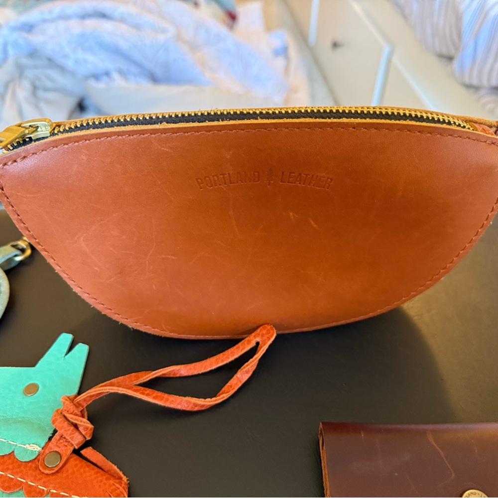 6! Portland Leather Goods collection - Picture 2 of 9